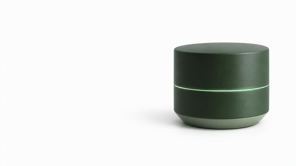Objet Argos vert foncé traversé d’une lumière qui tourne, symbole d’une intelligence au travail